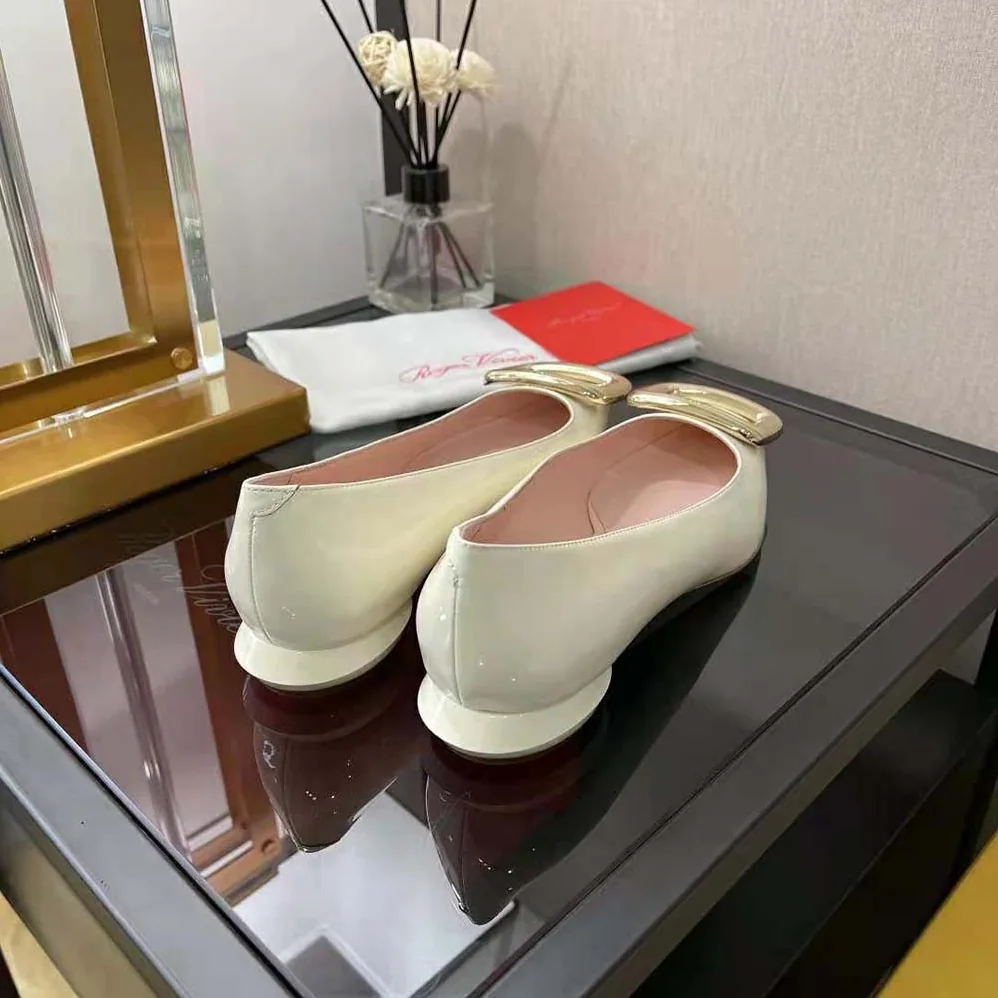 Roger Vivier Viv Choc Metal Buckle Ballerinas in Patent Leather for Women in White Roger Vivier Viv Choc Metal Buckle Ballerinas in Patent Leather for Women in White