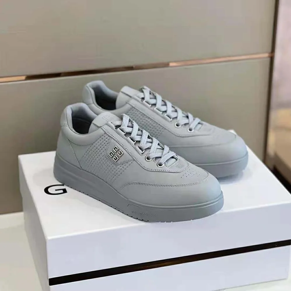Givenchy G4 Sneakers in Leather for Men in Silver Givenchy G4 Sneakers in Leather for Men in Silver