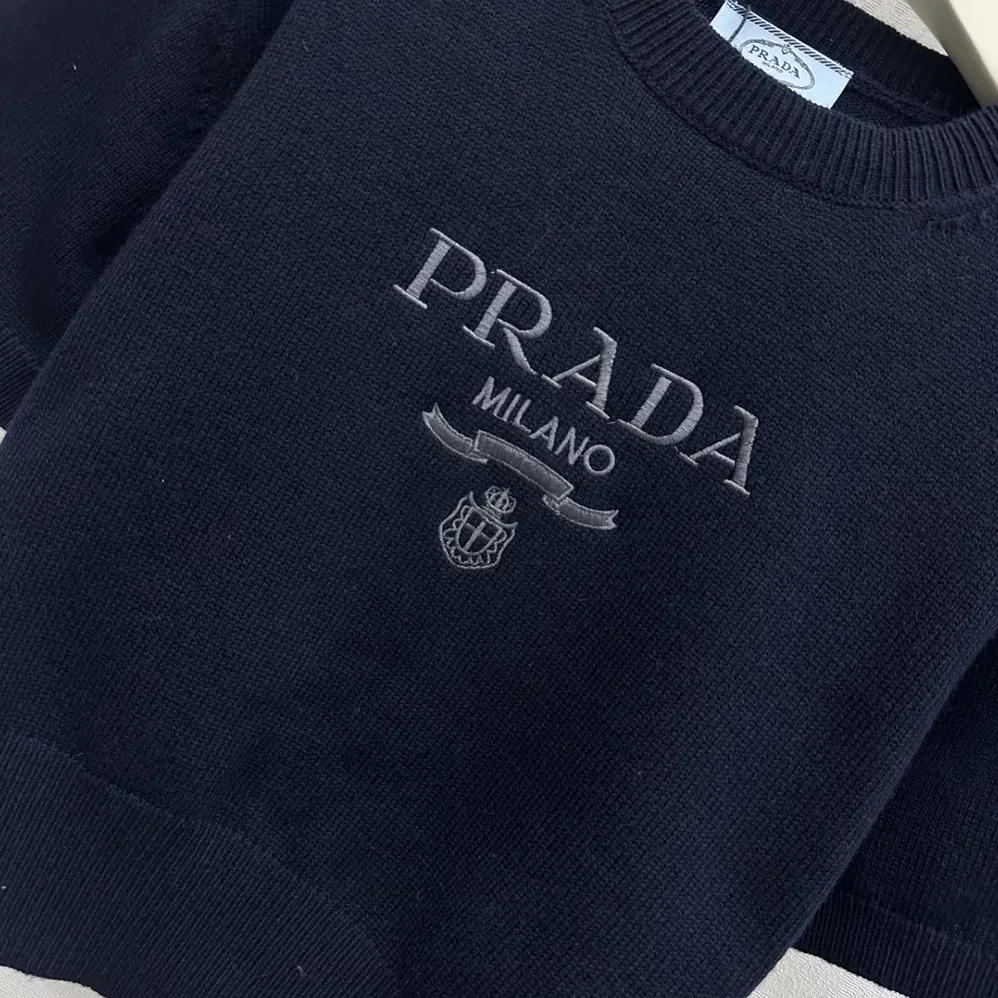 Prada Wool And Cashmere Crew-Neck Sweater for Women in Black