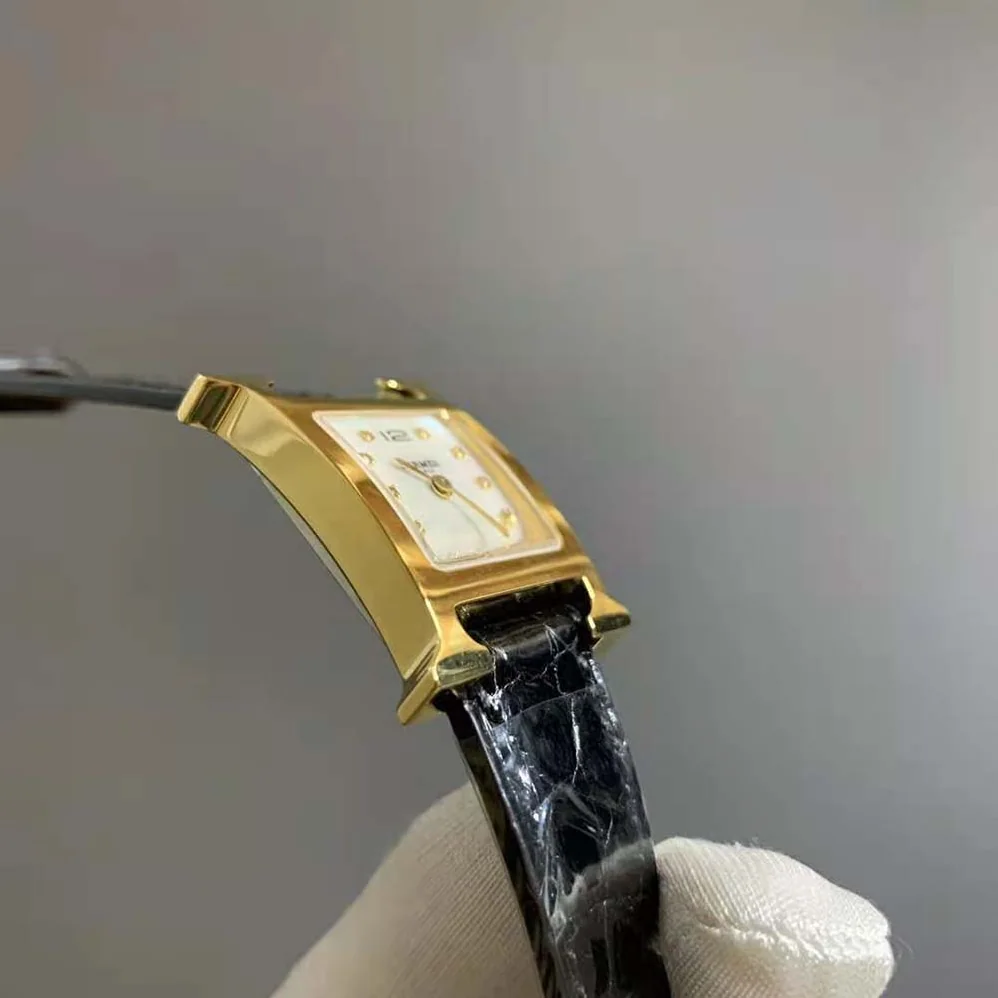 Hermes Heure H Watch Mini Model Quartz Movement 21 mm in Rose Gold for Women in Black Hermes Heure H Watch Mini Model Quartz Movement 21 mm in Rose Gold for Women in Black