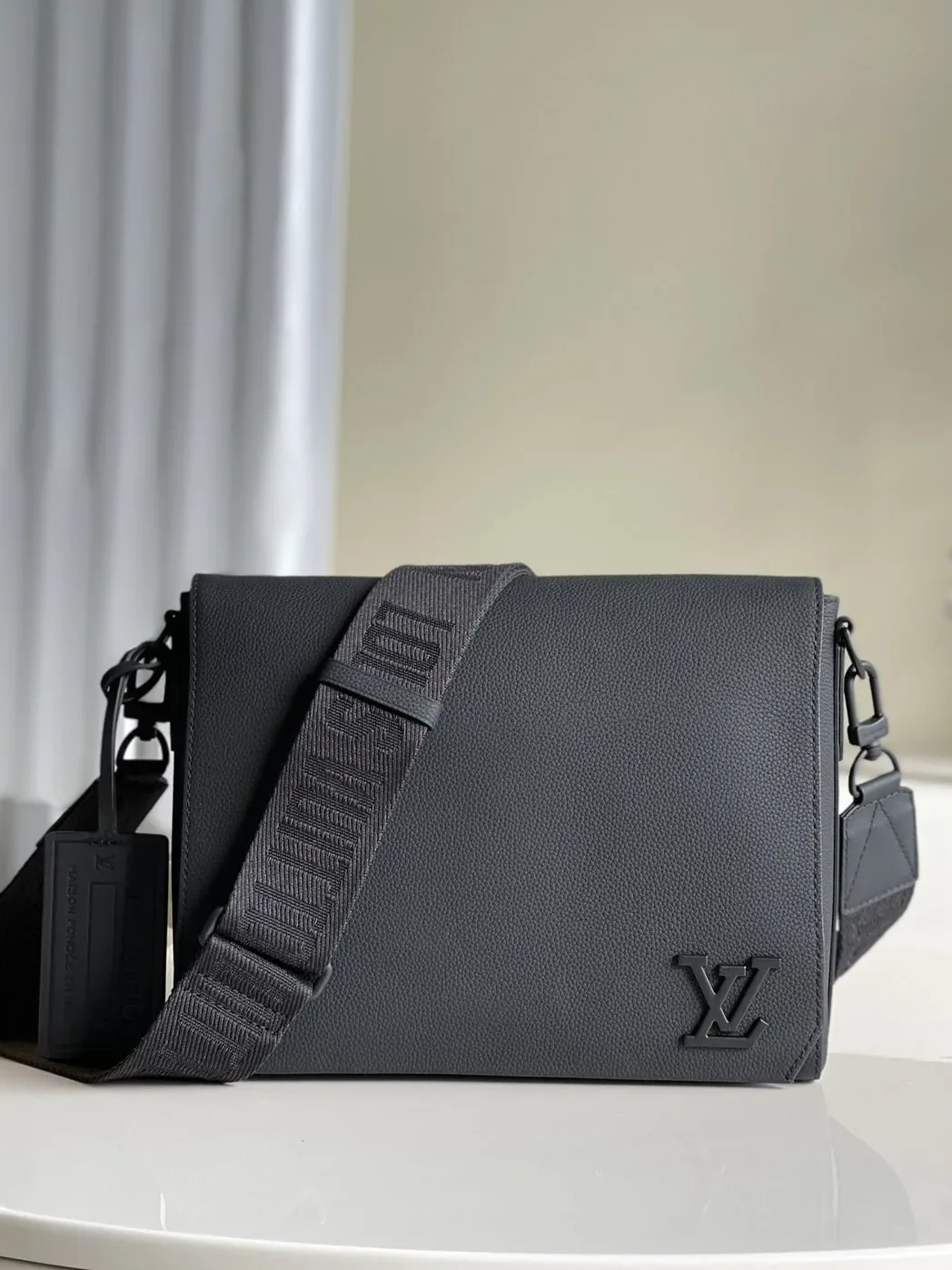 Louis Vuitton Messenger Grain Black Louis Vuitton Messenger Grain Black