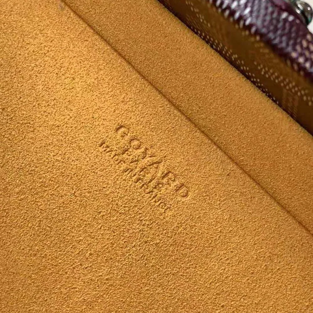 Goyard Sac Malle Grand Hôtel in Goyardine Canvas & Clamecy Calfskin for Women in Maroon Goyard Sac Malle Grand Hôtel in Goyardine Canvas & Clamecy Calfskin for Women in Maroon