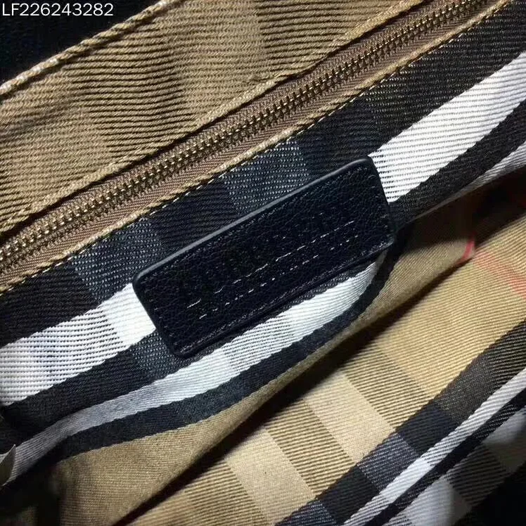 Burberry Medium Buckle Tote in Grainy Leather in Black