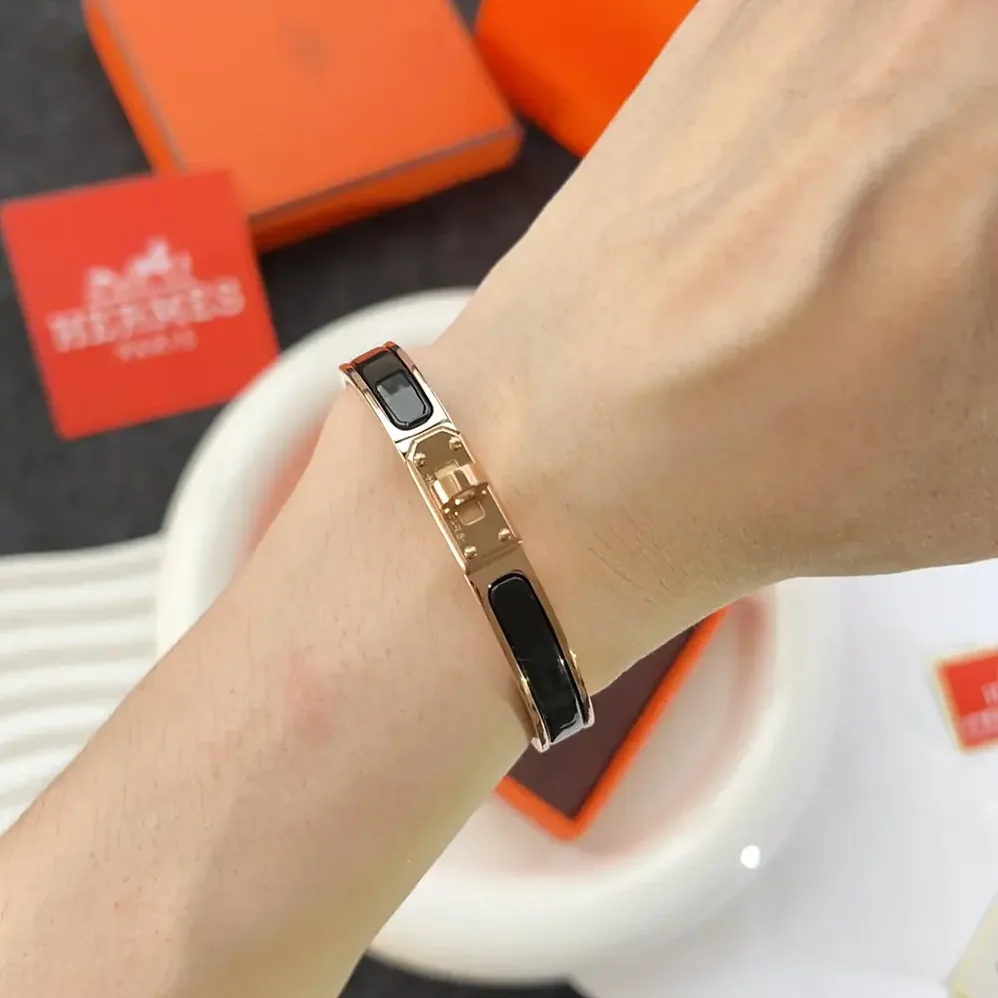 Hermes Mini Clic Kelly Bracelet for Unisex in Black Hermes Mini Clic Kelly Bracelet for Unisex in Black