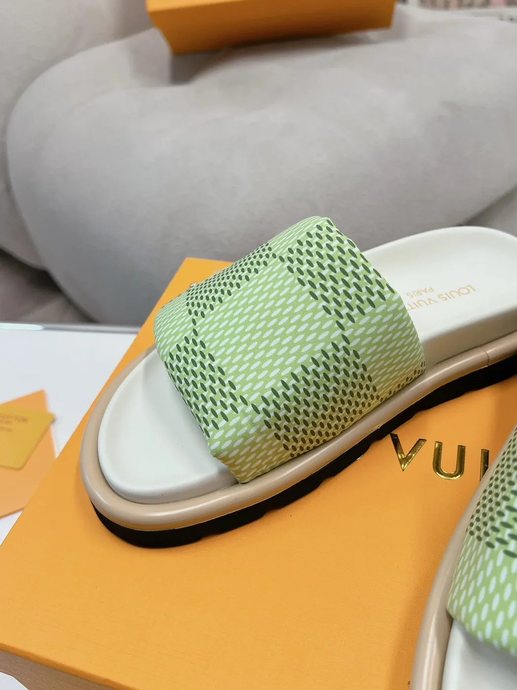 Louis Vuitton Slipper Pillow Flat Comfort Mule Beige