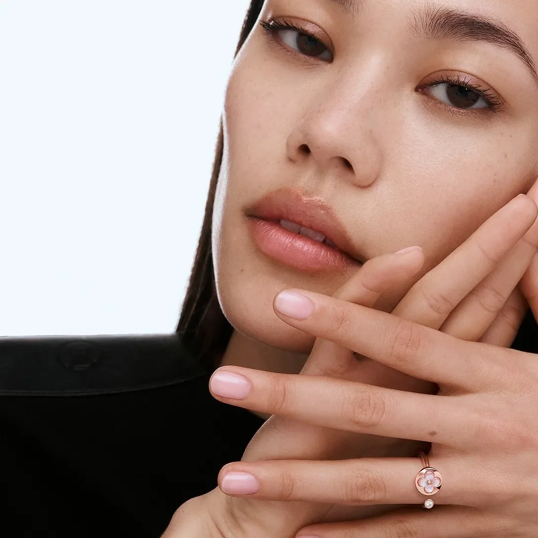 Louis Vuitton Color Blossom Mini Sun Ring Pink-Toned Q0S21A Louis Vuitton Color Blossom Mini Sun Ring Pink-Toned Q0S21A