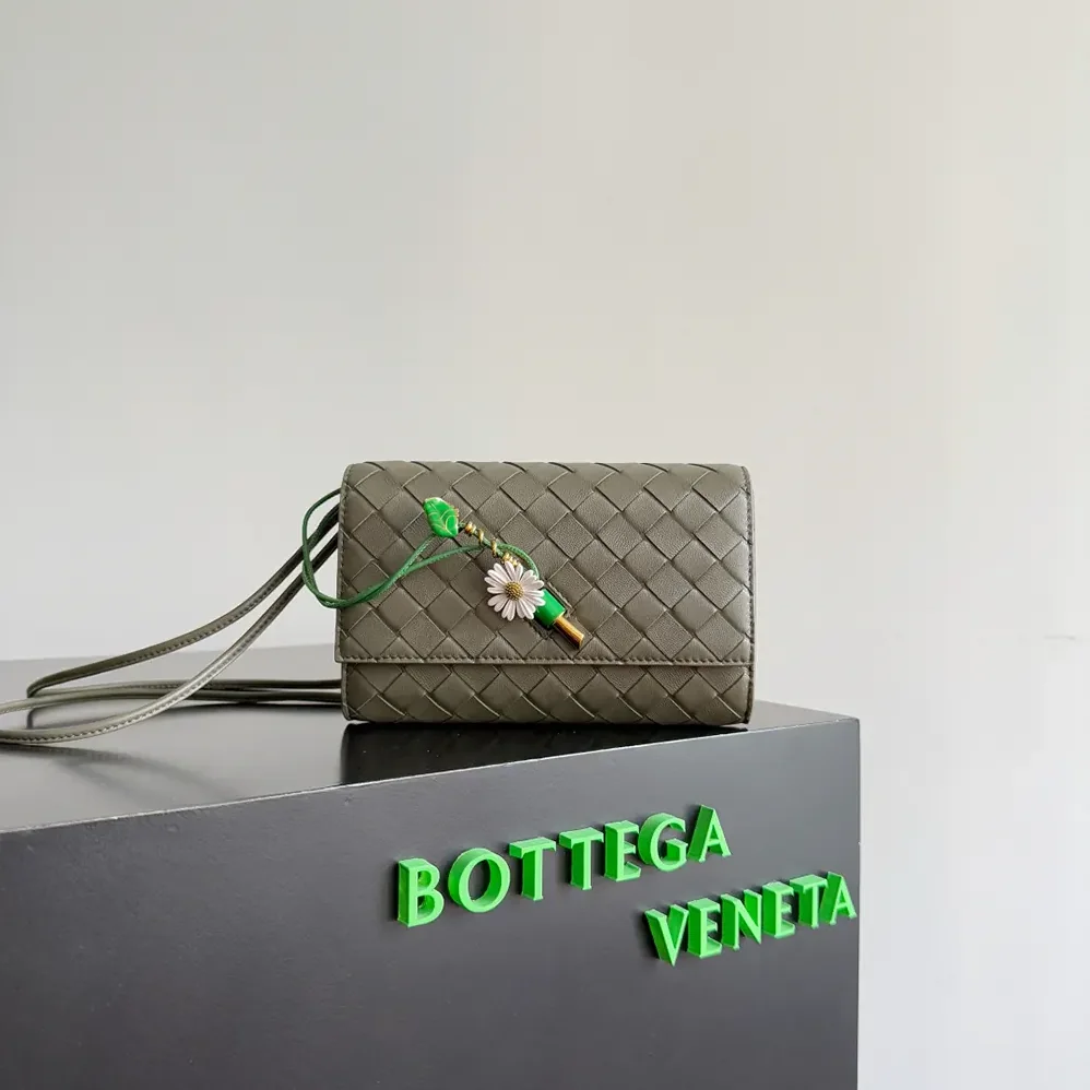 Bottega Veneta Andiamo Daisy Pouch+Dark Green for Women Bottega Veneta Andiamo Daisy Pouch+Dark Green for Women