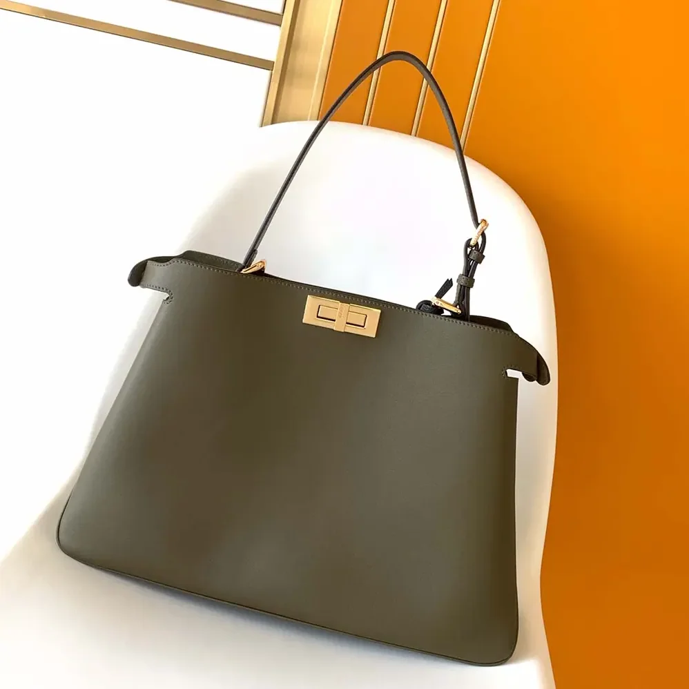 Fendi Peekaboo Soft Large Green Leather Bag for Women