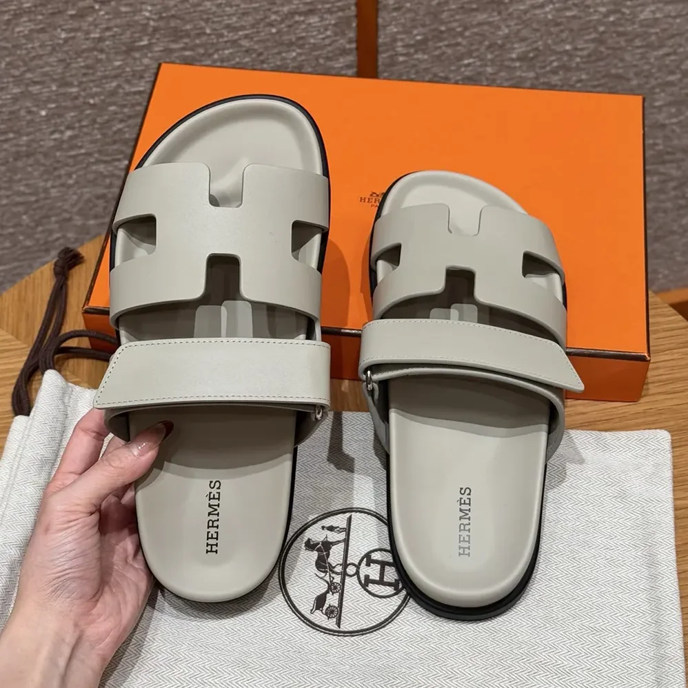 Hermes Chypre Sandal for Unisex in Beige Nomade Hermes Chypre Sandal for Unisex in Beige Nomade