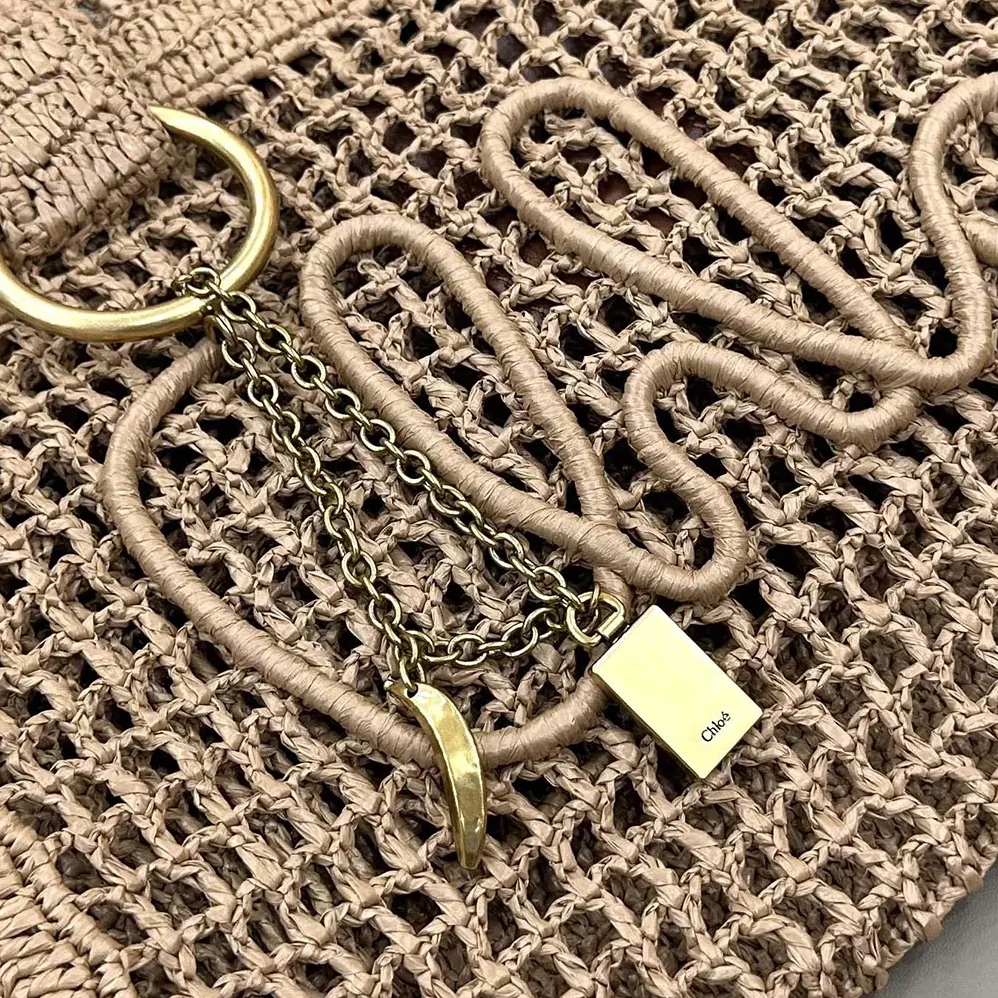 Chloe Summer Banana East-west Tote Bag in Raffia & Buffalo Leather for Women in Beige Chloe Summer Banana East-west Tote Bag in Raffia & Buffalo Leather for Women in Beige