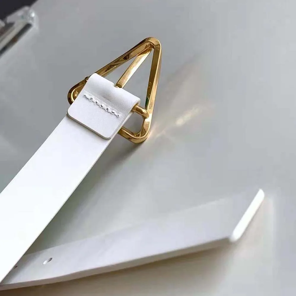Bottega Veneta Grasp Belt in Calfskin Leather for Women in White Bottega Veneta Grasp Belt in Calfskin Leather for Women in White