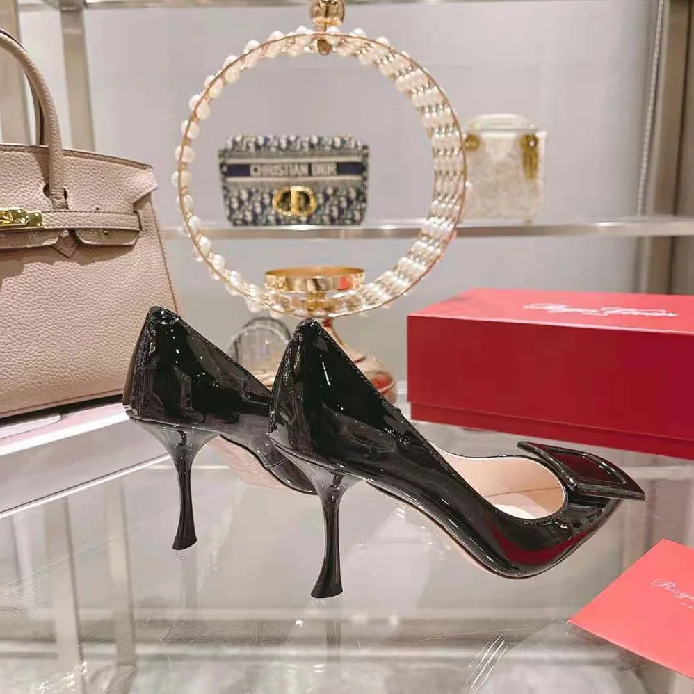 Roger Vivier Viv' In The City Pumps in Patent Leather for Women in Black Roger Vivier Viv' In The City Pumps in Patent Leather for Women in Black
