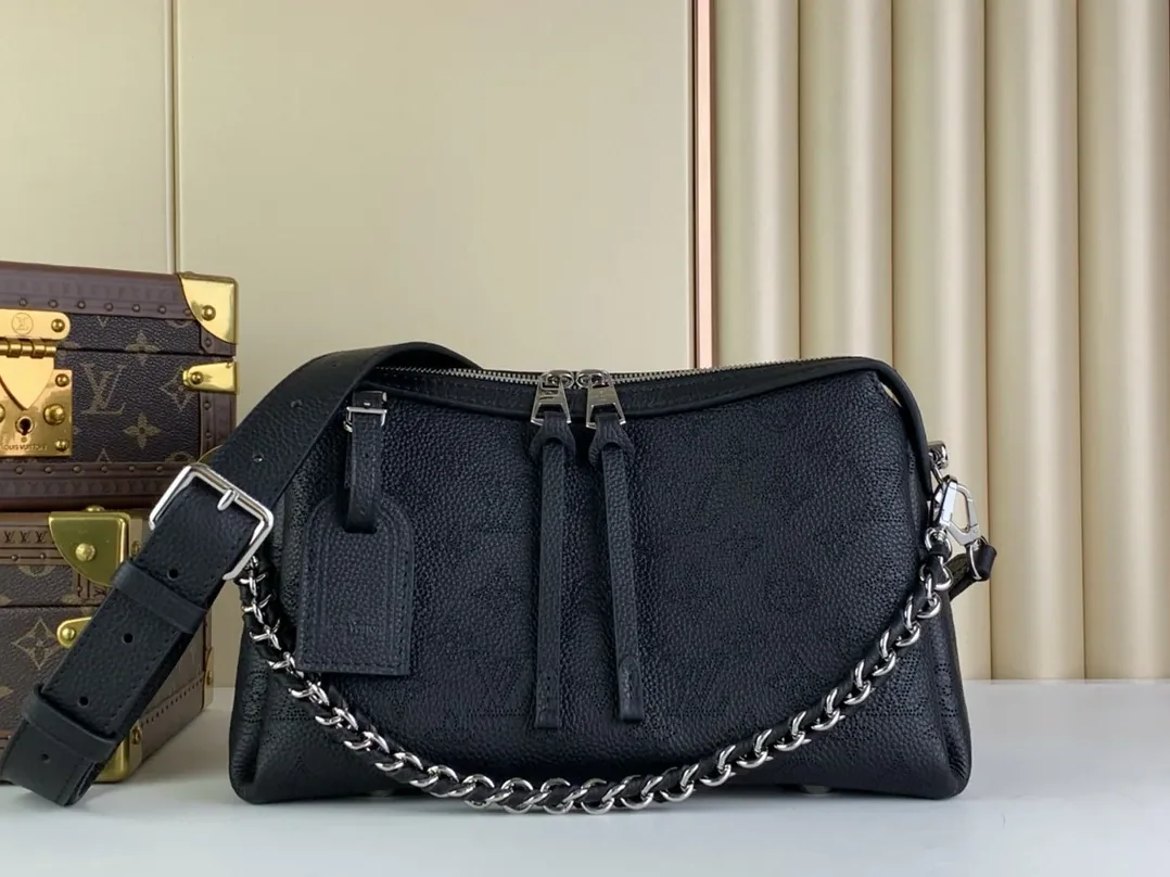 Louis Vuitton Hand It All PM Black / Louis Vuitton Hand It All PM Black /