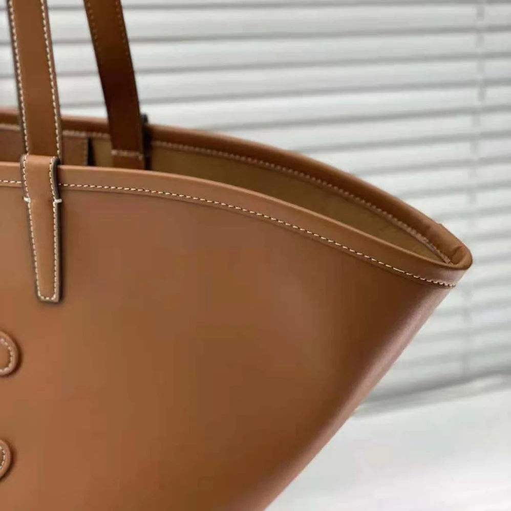 Celine Medium Couffin Cuir Triomphe in Smooth Calfskin for Women in Brown Celine Medium Couffin Cuir Triomphe in Smooth Calfskin for Women in Brown