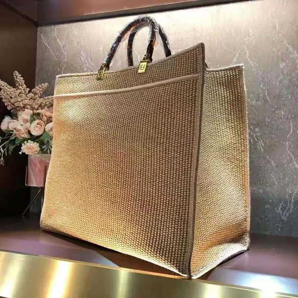 Fendi Wallet on Chain with Pouches Woven Straw Shopper for Women Fendi Wallet on Chain with Pouches Woven Straw Shopper for Women