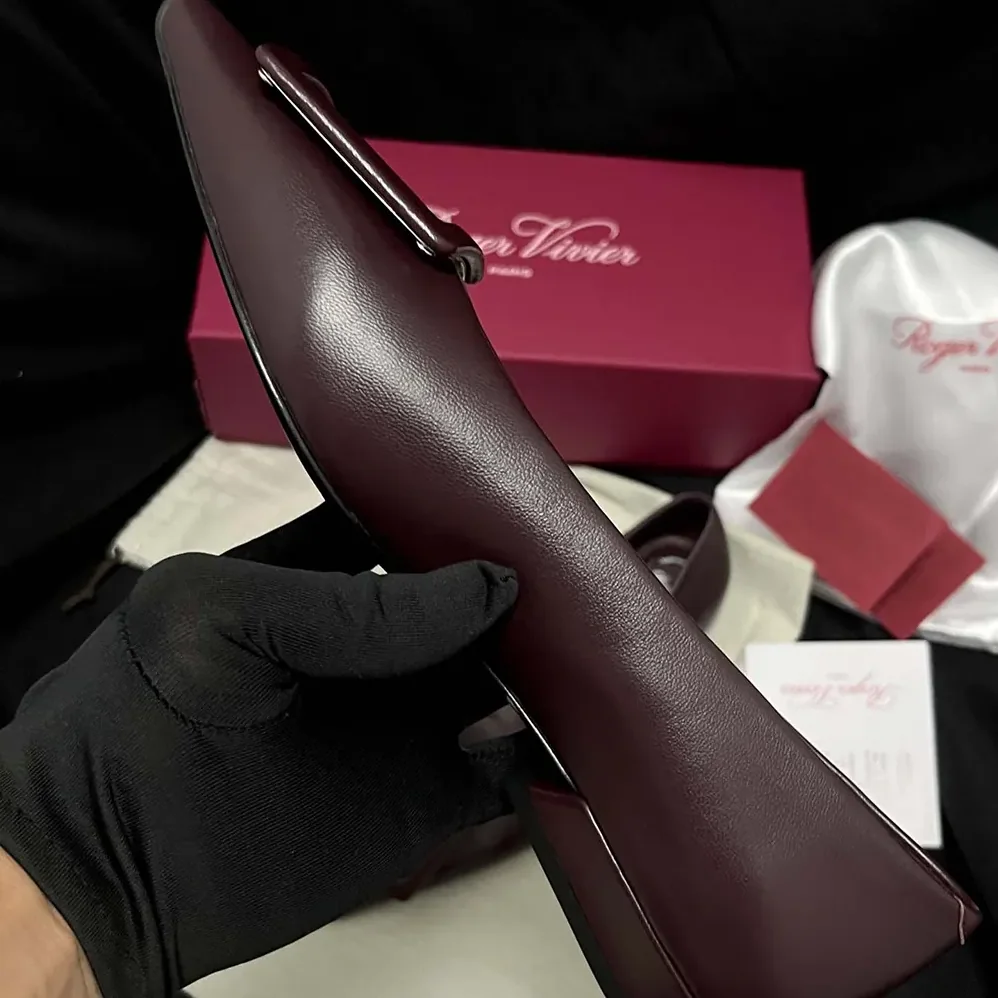 Roger Vivier Viv In The City Ballerinas In Leather Burgundy for Women Roger Vivier Viv In The City Ballerinas In Leather Burgundy for Women