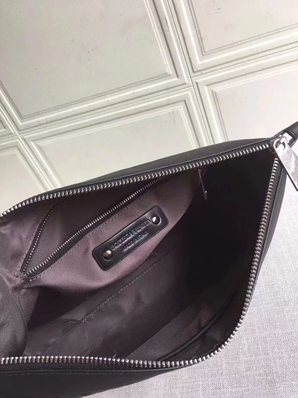 Bottega Veneta Medium Intrecciato Zipped Pouch Black / Bottega Veneta Medium Intrecciato Zipped Pouch Black /