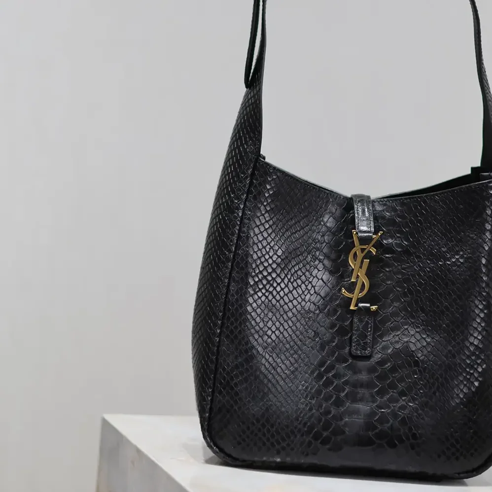 Saint Laurent YSL Le 5 à 7 Small Supple in Python for Women in Black Saint Laurent YSL Le 5 à 7 Small Supple in Python for Women in Black