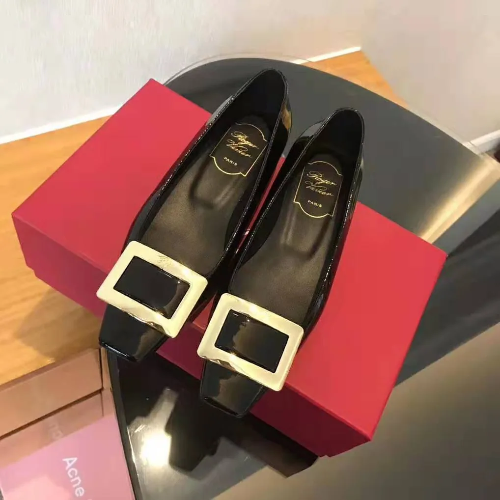 Roger Vivier Belle Vivier Pumps in Patent Leather for Women in Black Roger Vivier Belle Vivier Pumps in Patent Leather for Women in Black