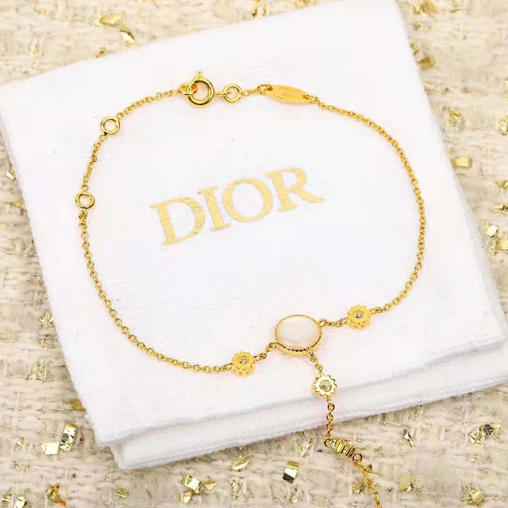 Dior Rose Des Vents Hand Jewel Yellow Gold Diamonds and Mother-of for Women in Pearl Dior Rose Des Vents Hand Jewel Yellow Gold Diamonds and Mother-of for Women in Pearl