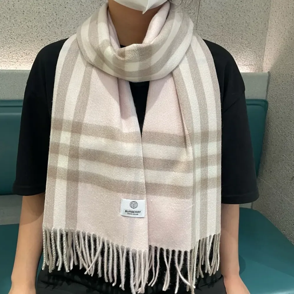 Burberry Check Cashmere Scarf for Unisex in Pink Burberry Check Cashmere Scarf for Unisex in Pink