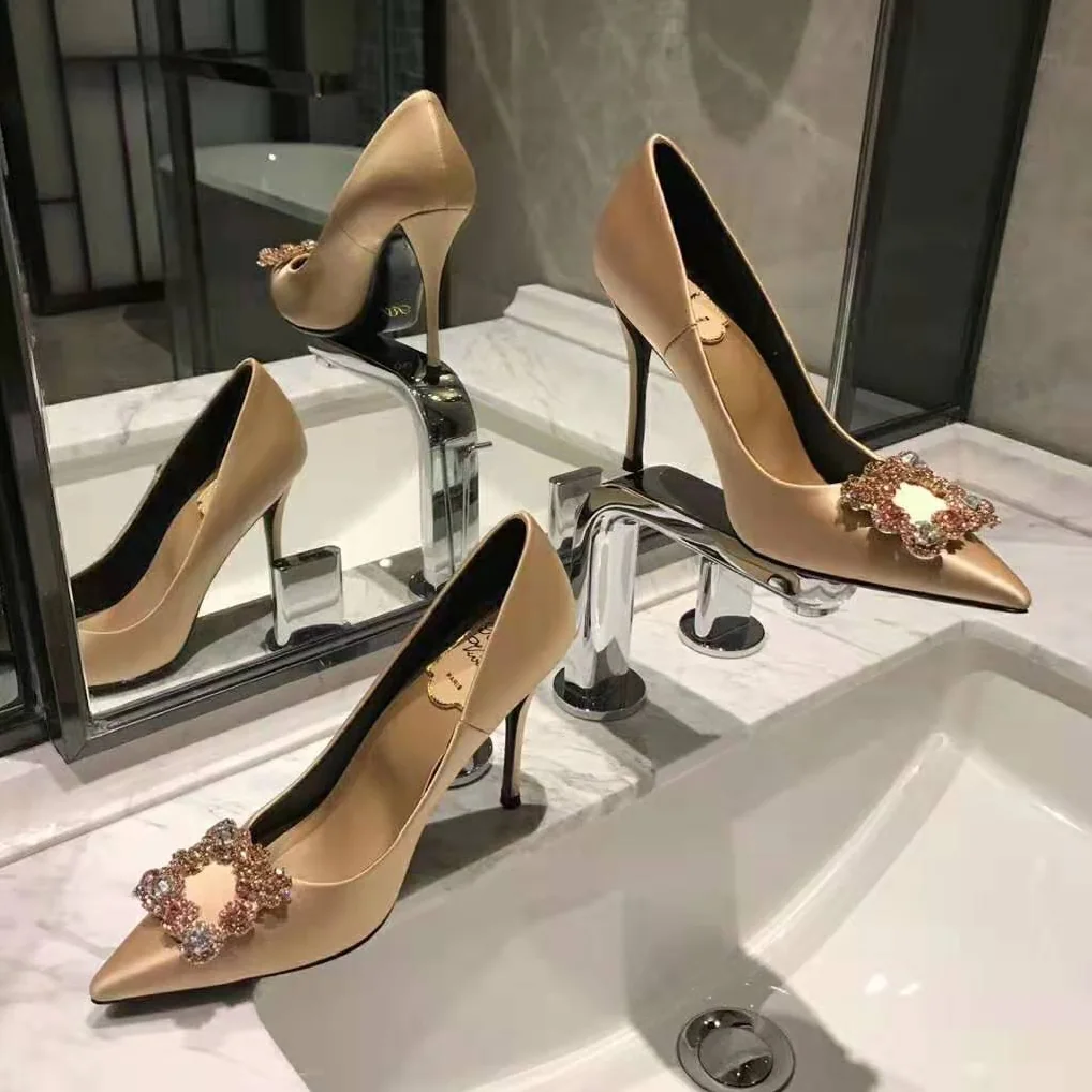 Roger Vivier Flower Strass Buckle Pumps 10.2 cm Heel for Women in Sandy Roger Vivier Flower Strass Buckle Pumps 10.2 cm Heel for Women in Sandy