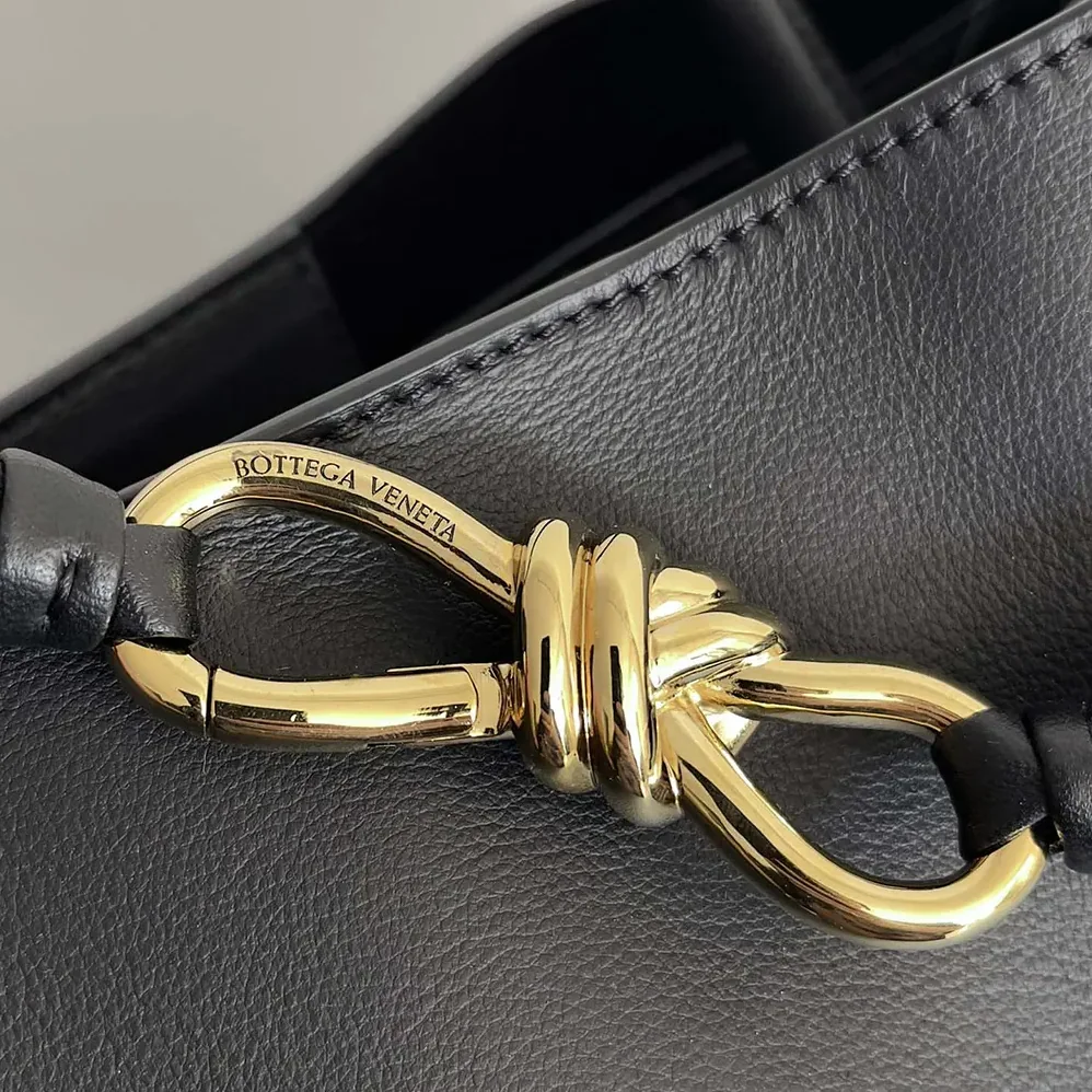 Bottega Veneta Large Andiamo in Silky Calf Leather for Women in Black/Gold