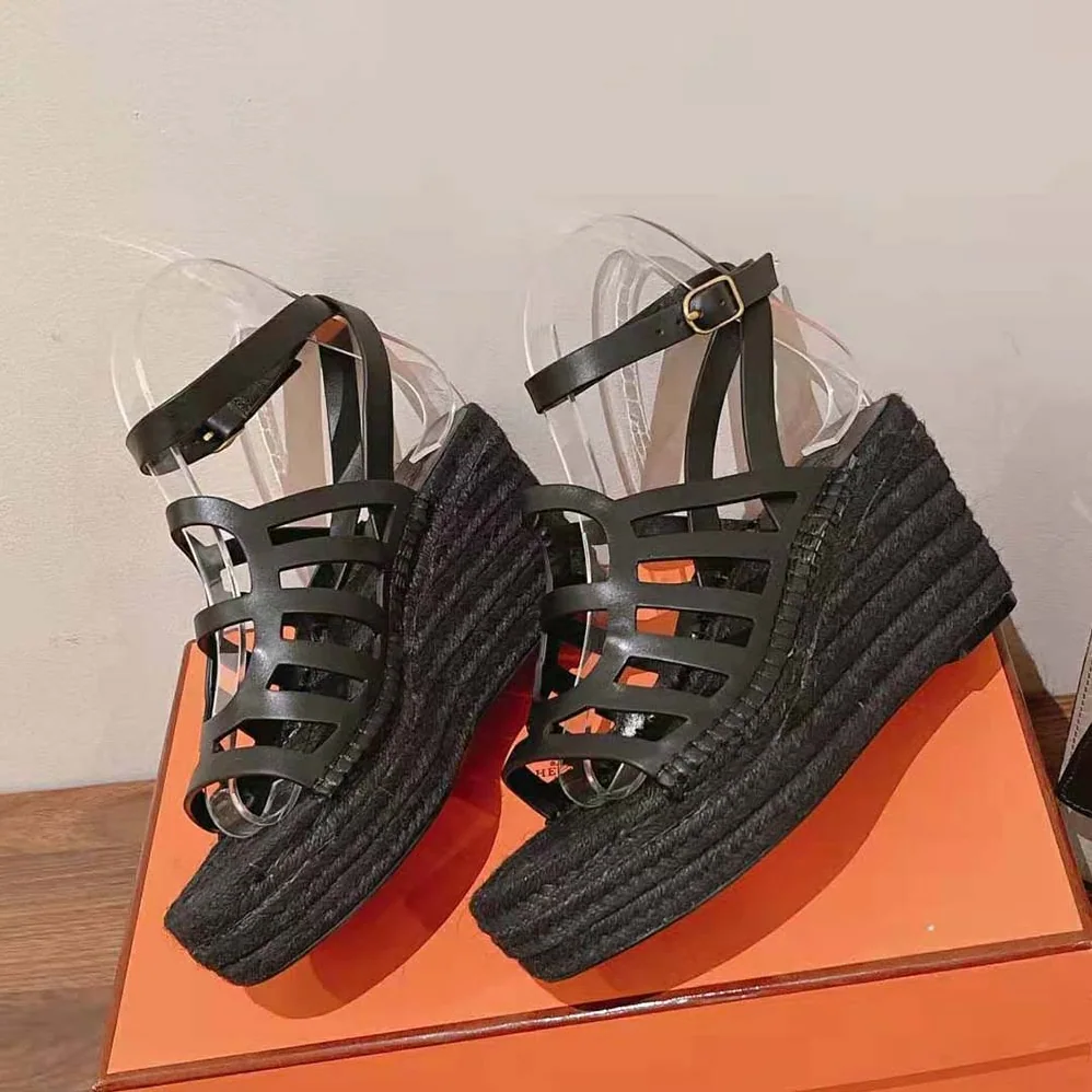 Hermes Catalya Espadrille in Calfskin with “Chaine D'Ancre” Motif for Women in Black Hermes Catalya Espadrille in Calfskin with “Chaine D'Ancre” Motif for Women in Black