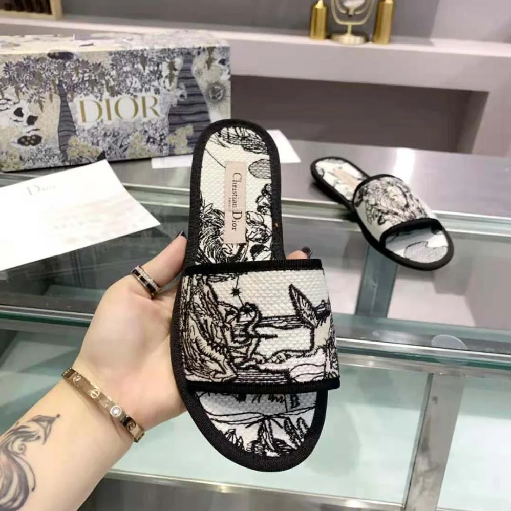 Dior Chez Moi Slide Black and White Dior Zodiac Embroidered Cotton for Women Dior Chez Moi Slide Black and White Dior Zodiac Embroidered Cotton for Women