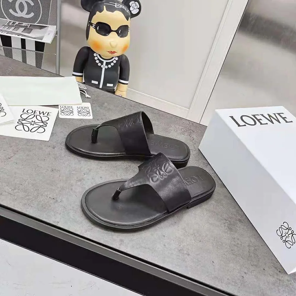 Loewe Anagram Flip Flop in Calfskin for Women in Black Loewe Anagram Flip Flop in Calfskin for Women in Black