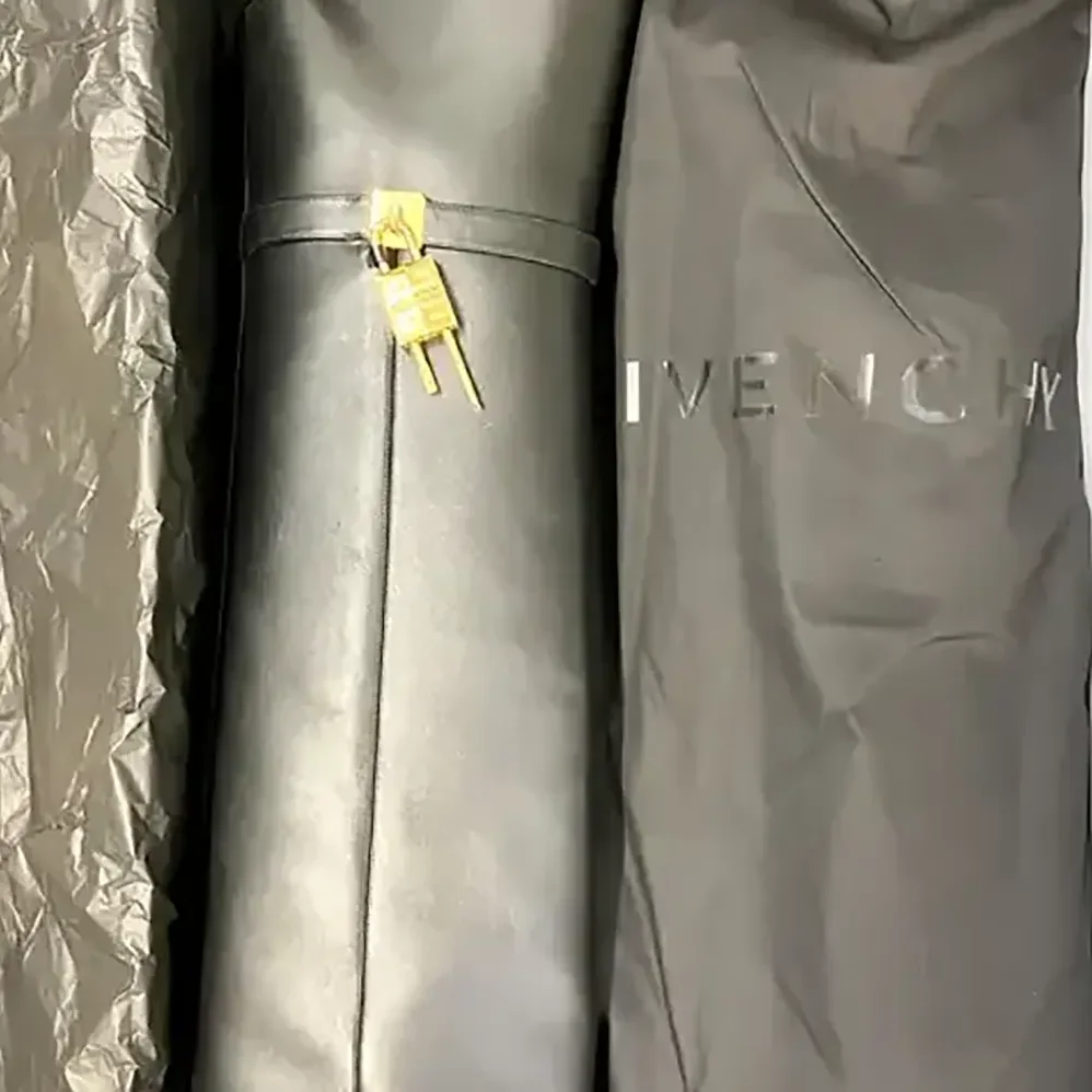 Givenchy Shark Lock Stiletto Over-the-knee Boots in Leather for Women in Black Givenchy Shark Lock Stiletto Over-the-knee Boots in Leather for Women in Black