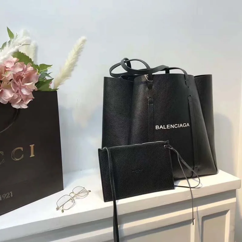 Balenciaga Everyday Tote M Calfskin with Handles in Black Balenciaga Everyday Tote M Calfskin with Handles in Black
