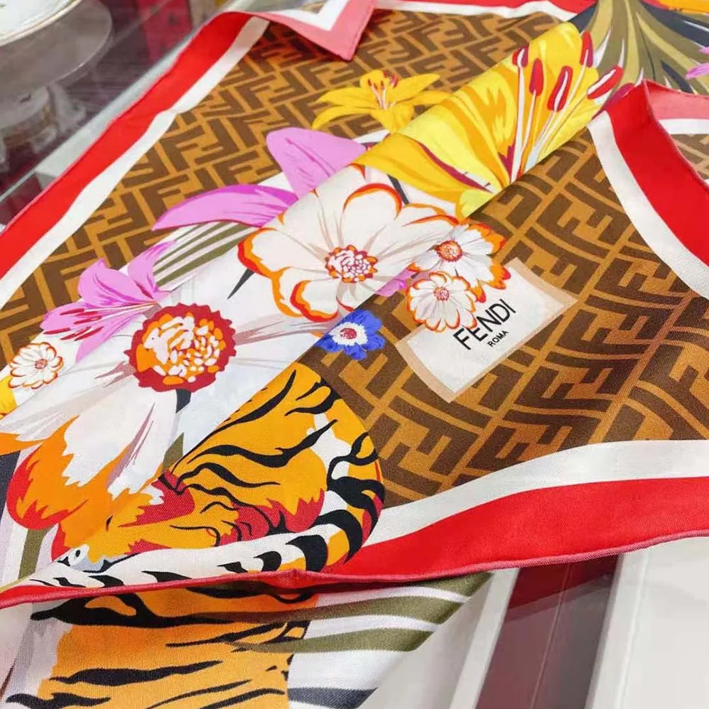 Fendi Flower Foulard Foulard from the Spring Festival Capsule Collection for Women Fendi Flower Foulard Foulard from the Spring Festival Capsule Collection for Women
