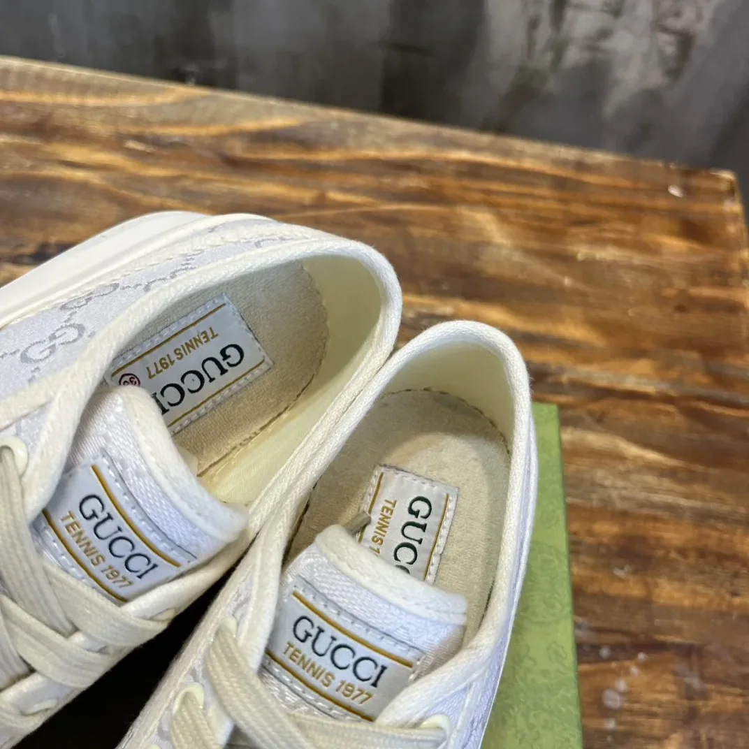 Gucci Low in Cut Sneaker Light Blue Gucci Low in Cut Sneaker Light Blue