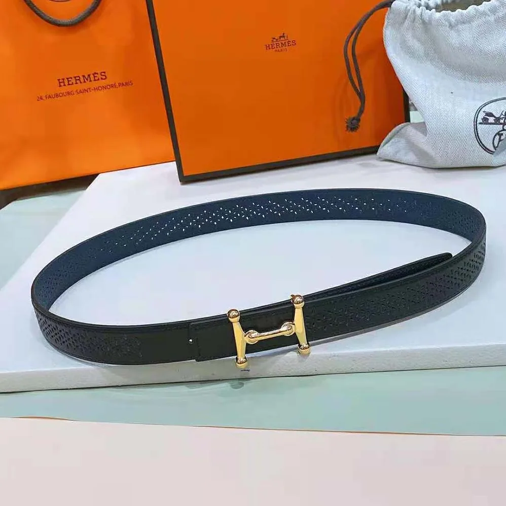 Hermes Mors H Belt Buckle & Reversible Leather Strap 24 mm for Women in Black Hermes Mors H Belt Buckle & Reversible Leather Strap 24 mm for Women in Black