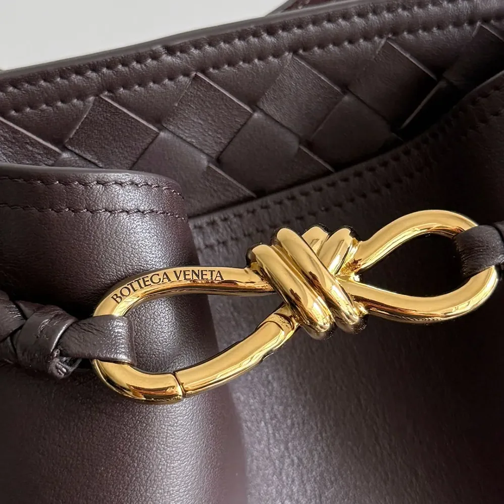 Bottega Veneta Andiamo Bucket in Silky Calf Leather for Women in Chocolate Bottega Veneta Andiamo Bucket in Silky Calf Leather for Women in Chocolate