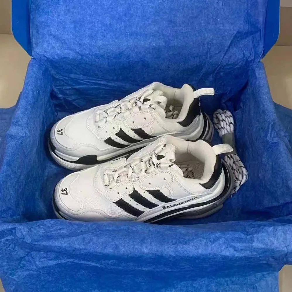 Balenciaga Balenciaga / Adidas Triple S Sneaker in White for Unisex