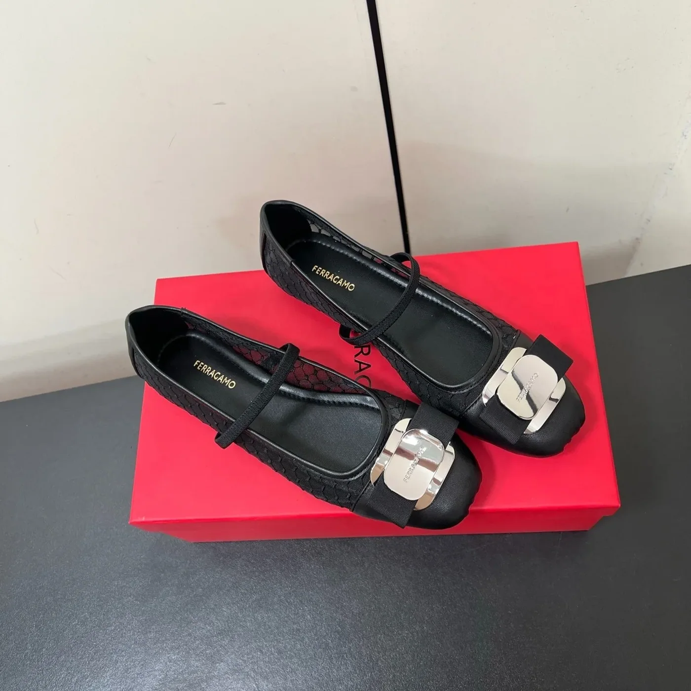 Ferragamo Vara Ballet Flats Black 01J853 Ferragamo Vara Ballet Flats Black 01J853