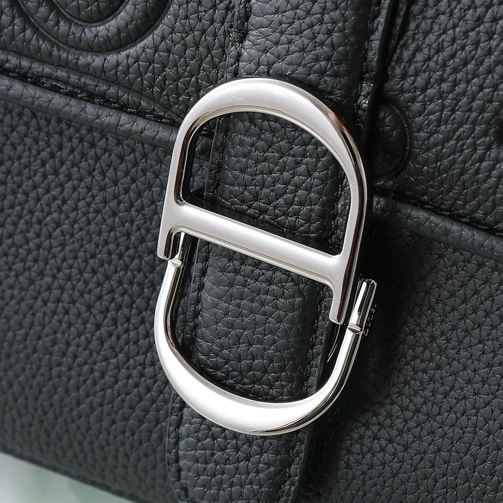 Dior Medium Dior Daily Messenger Bag with Flap Black Dior Gravity Leather for Men