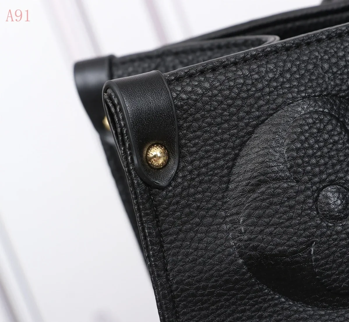 Louis Vuitton Onthego MM Tote Bag / Monogram Empreinte Black Gold Hardware