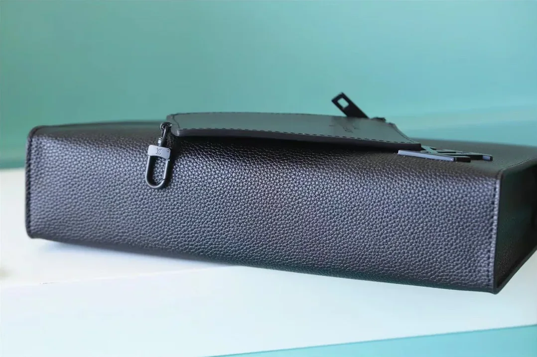 Louis Vuitton Messenger Voyage Aerogram Black