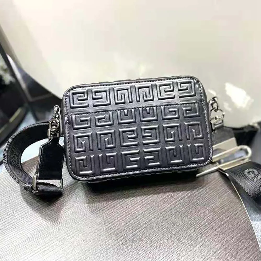 Givenchy Antigona U Camera Bag in 4g Leather for Women in Black Givenchy Antigona U Camera Bag in 4g Leather for Women in Black