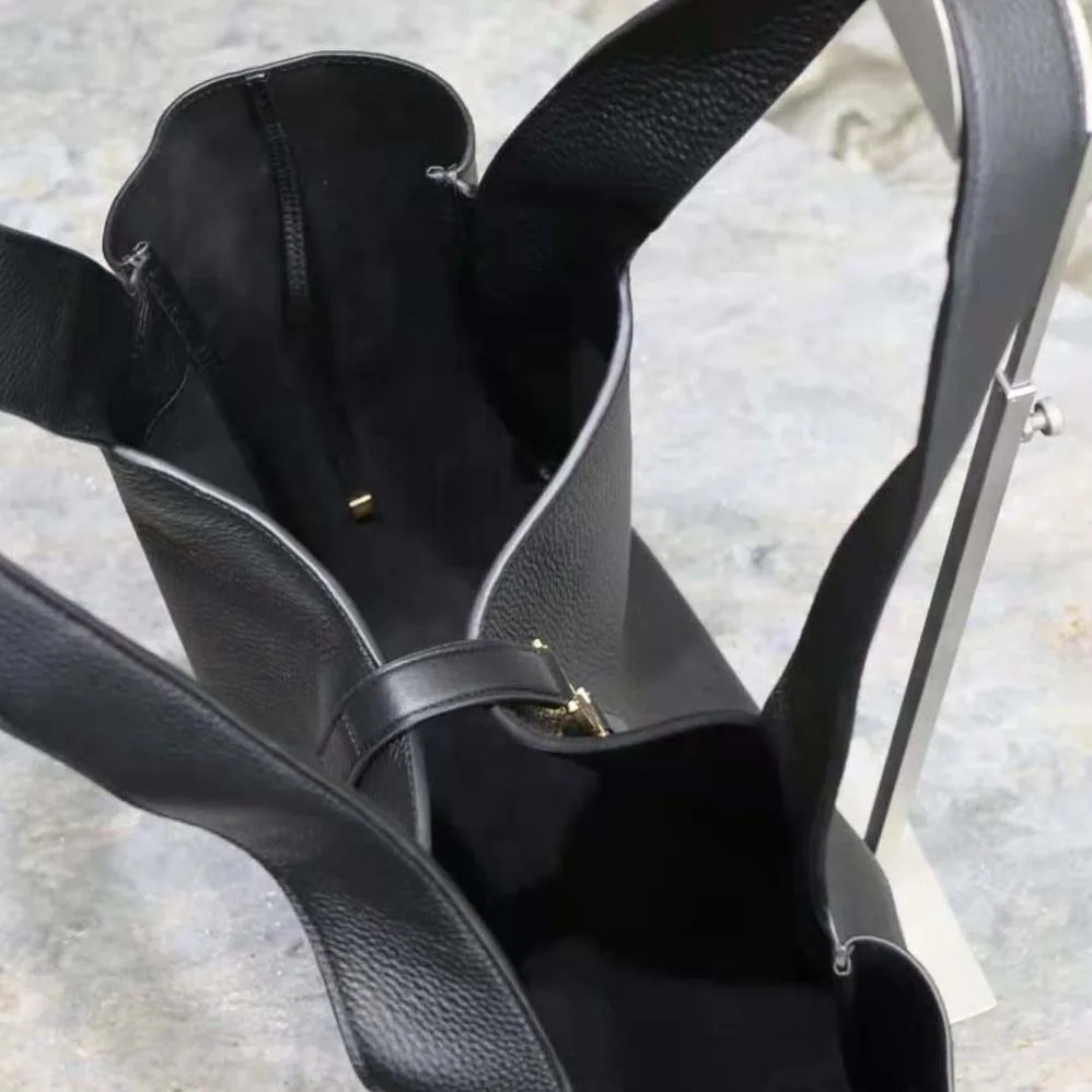 Saint Laurent YSL Bea in Grained Leather for Women in Black Saint Laurent YSL Bea in Grained Leather for Women in Black