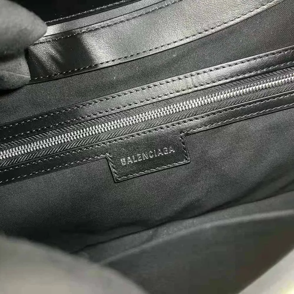 Balenciaga Lindsay Large Shoulder Bag in Black Shiny Smooth Calfskin for Women