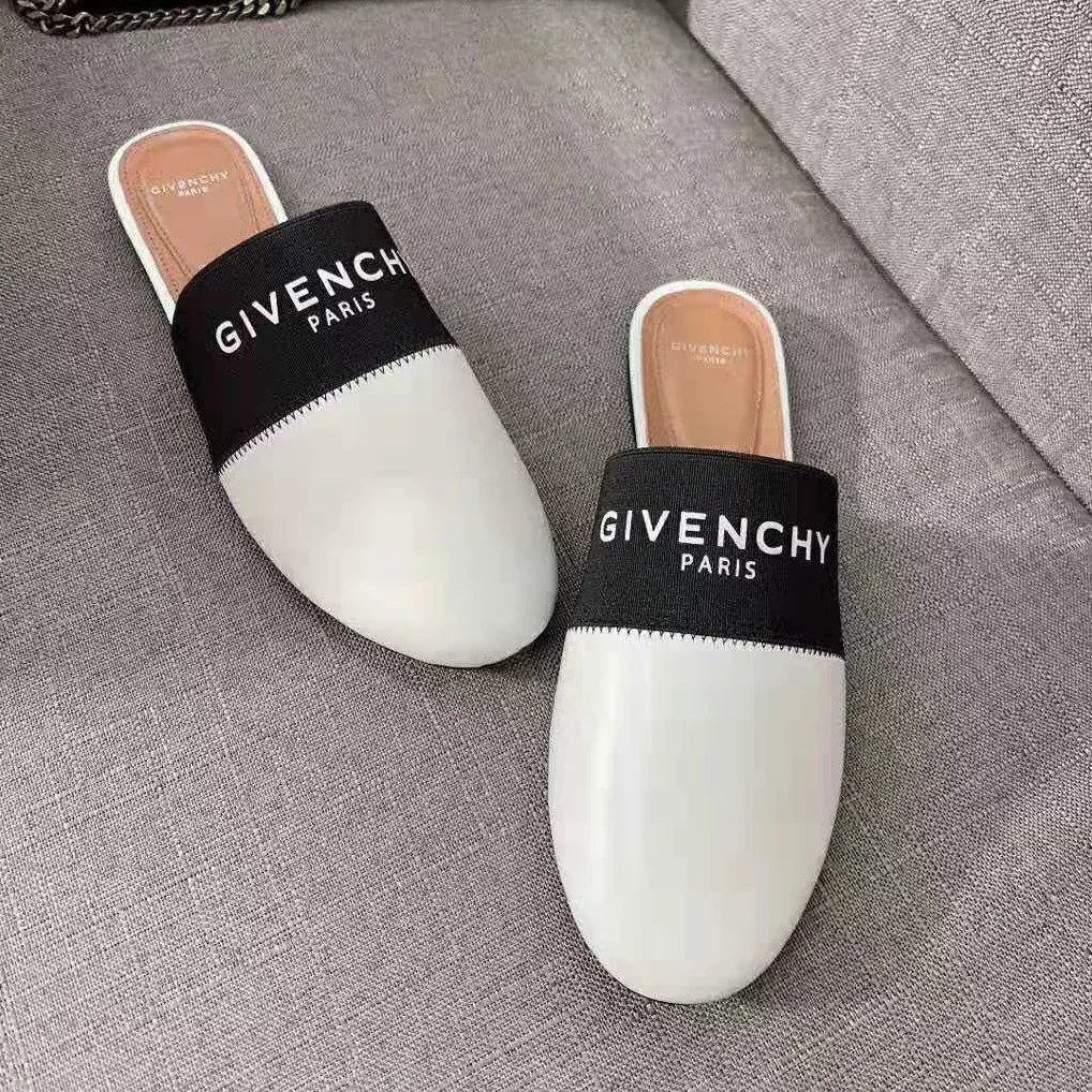 Givenchy Givenchy Paris Flat Mules in Leather for Women in White Givenchy Givenchy Paris Flat Mules in Leather for Women in White