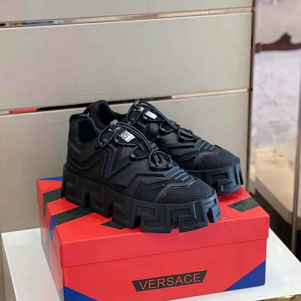 Versace Greca Labyrinth Lace-up Shoes for Men in Black Versace Greca Labyrinth Lace-up Shoes for Men in Black