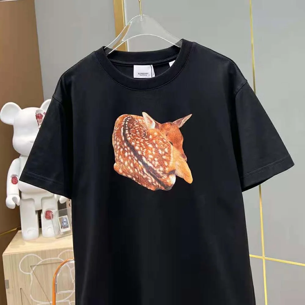 Burberry Deer Print Cotton Oversized T-shirt for Women in Black