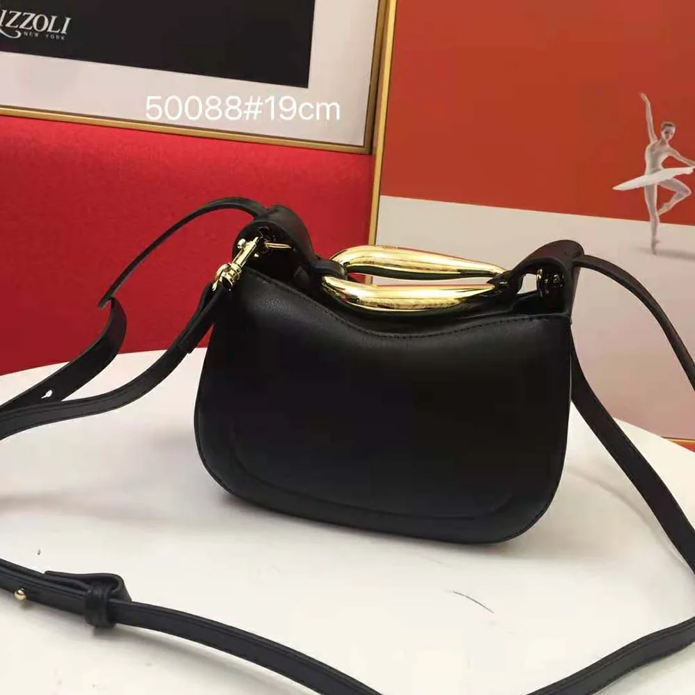 Chloe Kiss Small Purse in Small Grain Calfskin for Women in Black