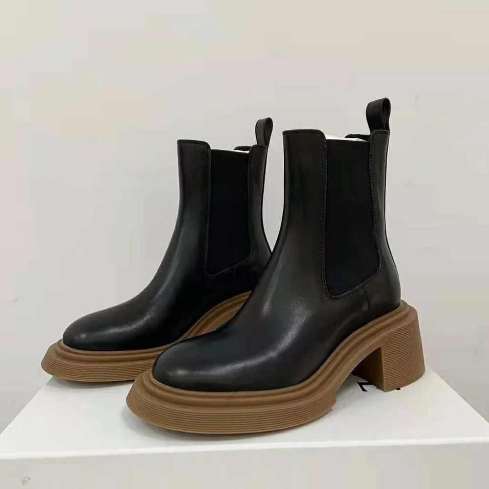 Loewe Chelsea Boot in Calfskin for Women in Black