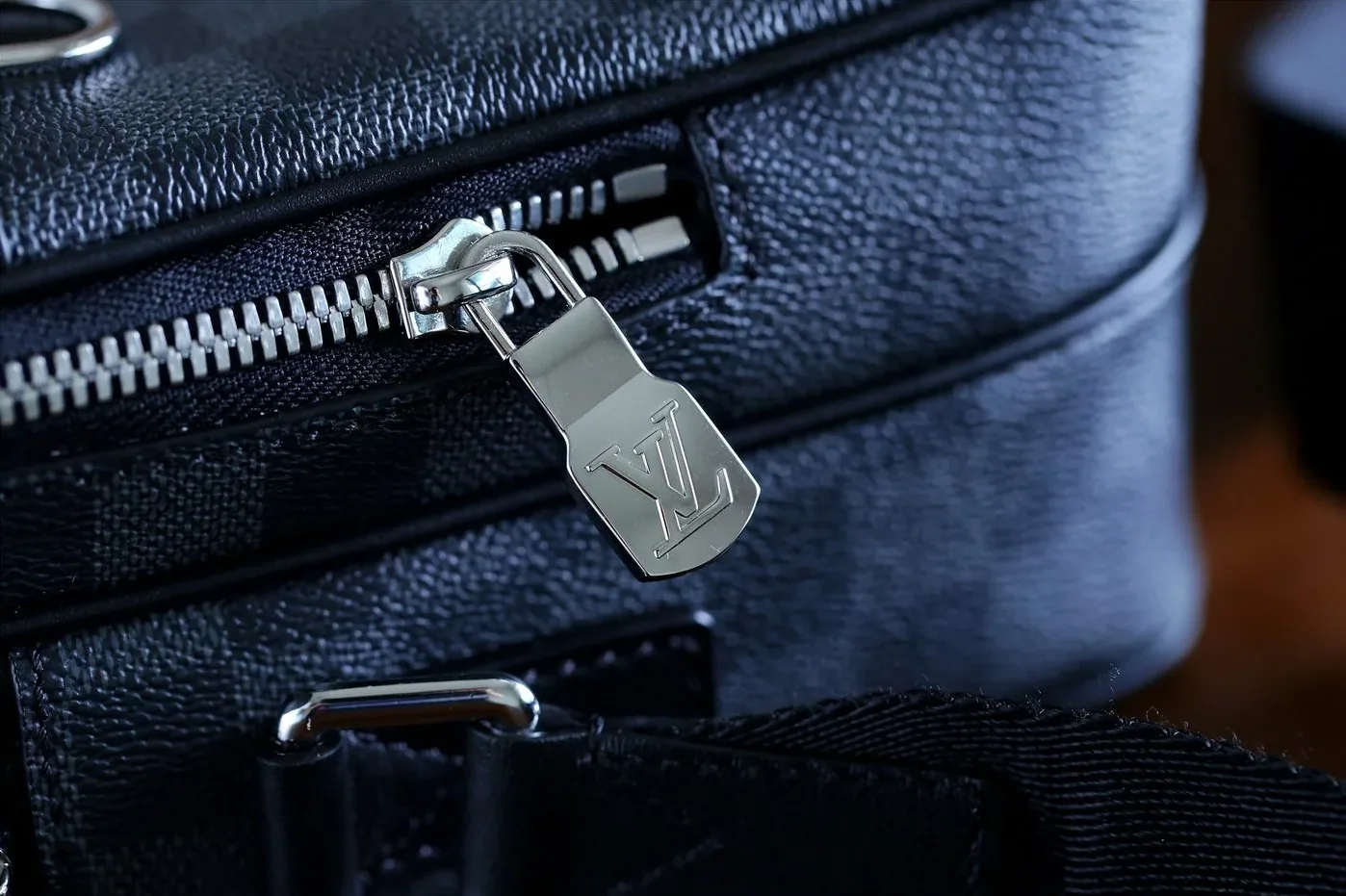 Louis Vuitton Trocadero Messenger NM PM Damier Graphite